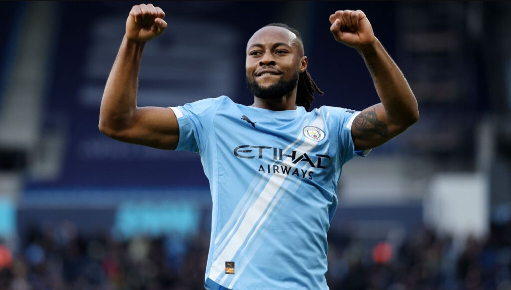 Antoine Semenyo ghi bàn thắng đầu tiên tại Premier League cho Manchester City trong hiệp hai.