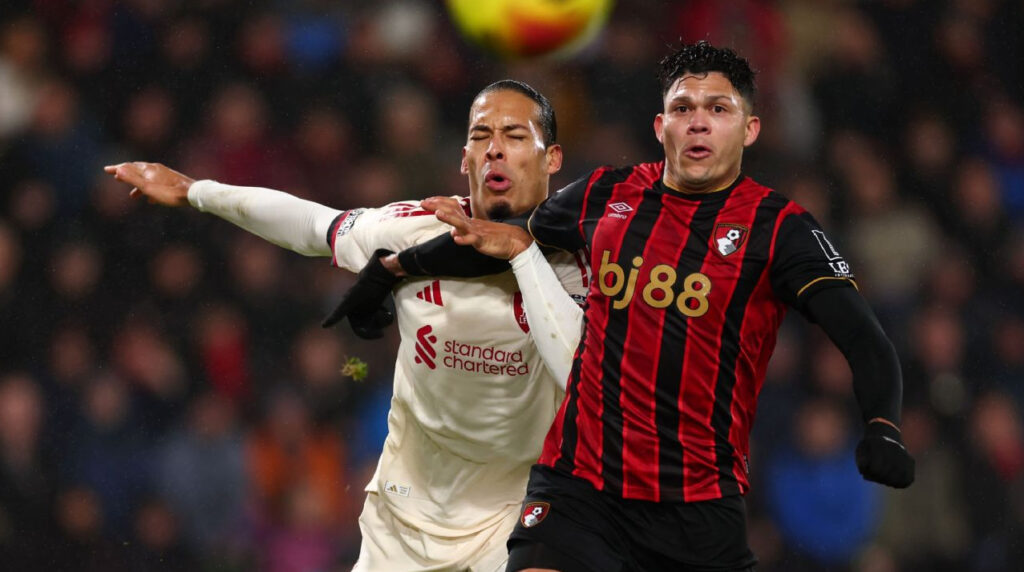 Bournemouth đánh bại Liverpool 3-2 nhờ bàn thắng muộn ở những phút cuối trận.