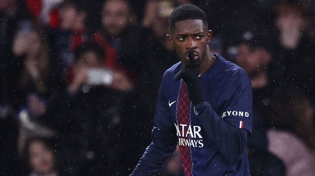 Ousmane Dembélé thể hiện cảm xúc sau bàn thắng thứ hai tuyệt đẹp giúp Paris Saint-Germain giành chiến thắng trước Lille.
