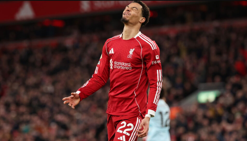 Tiền đạo Hugo Ekitike tỏ rõ sự thất vọng trong trận hòa 1-1 đầy bế tắc của Liverpool trước Burnley.