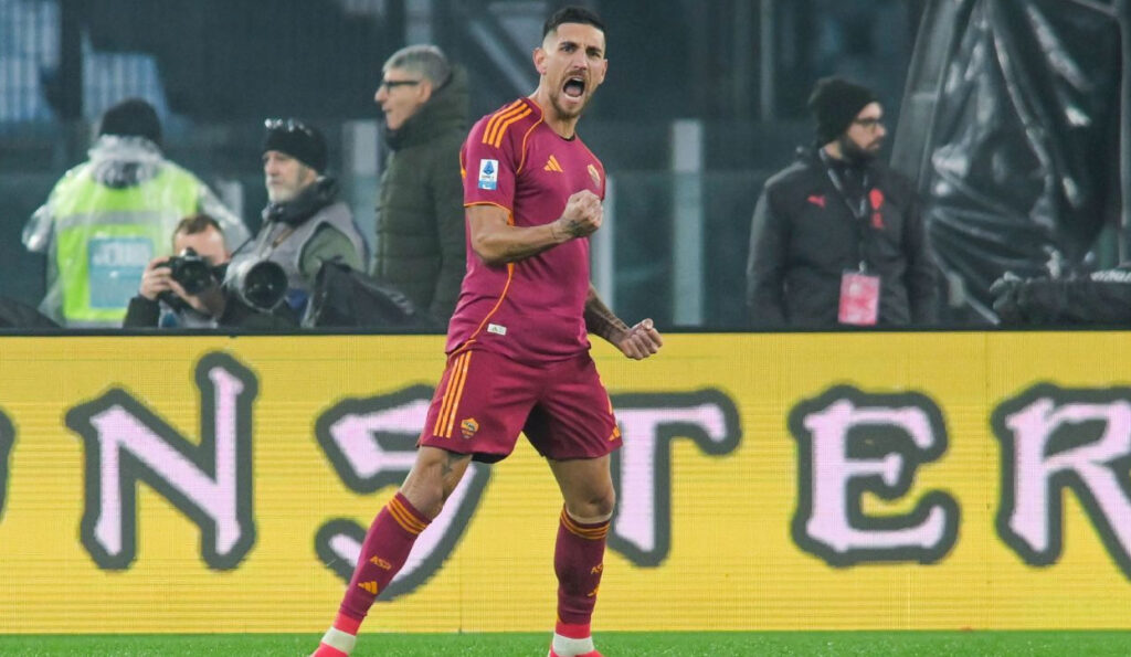 Lorenzo Pellegrini thực hiện thành công quả phạt đền, gỡ hòa cho Roma.