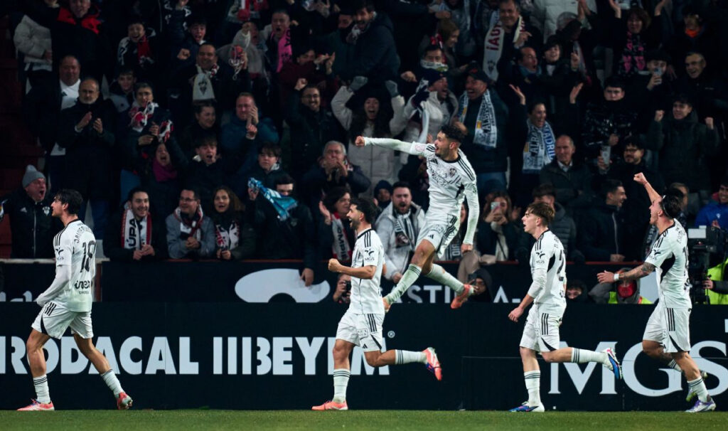 Các cầu thủ Albacete ăn mừng sau khi ghi bàn vào lưới Real Madrid tại Copa del Rey.