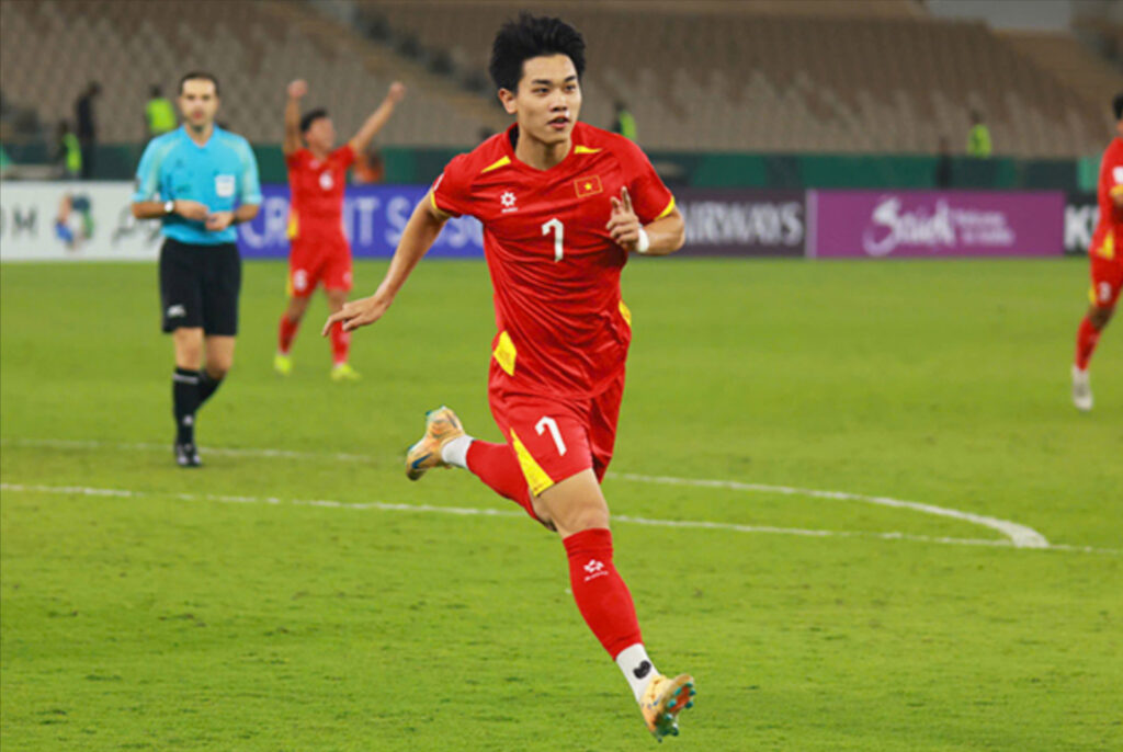 Sau khi kiến tạo cho Lê Phát, đích thân Đình Bắc đã ghi bàn thắng thứ 2 cho U23 Việt Nam
