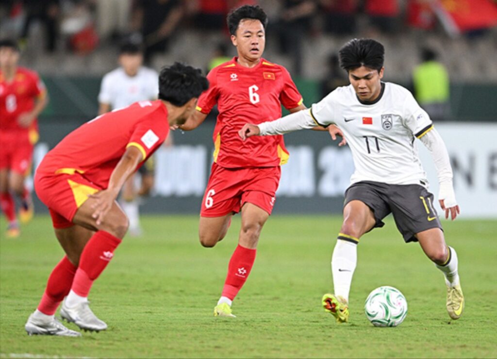 U23 Việt Nam bị đẩy vào tình thế rất khó khăn sau 2 bàn thua chóng vánh ở đầu hiệp 2