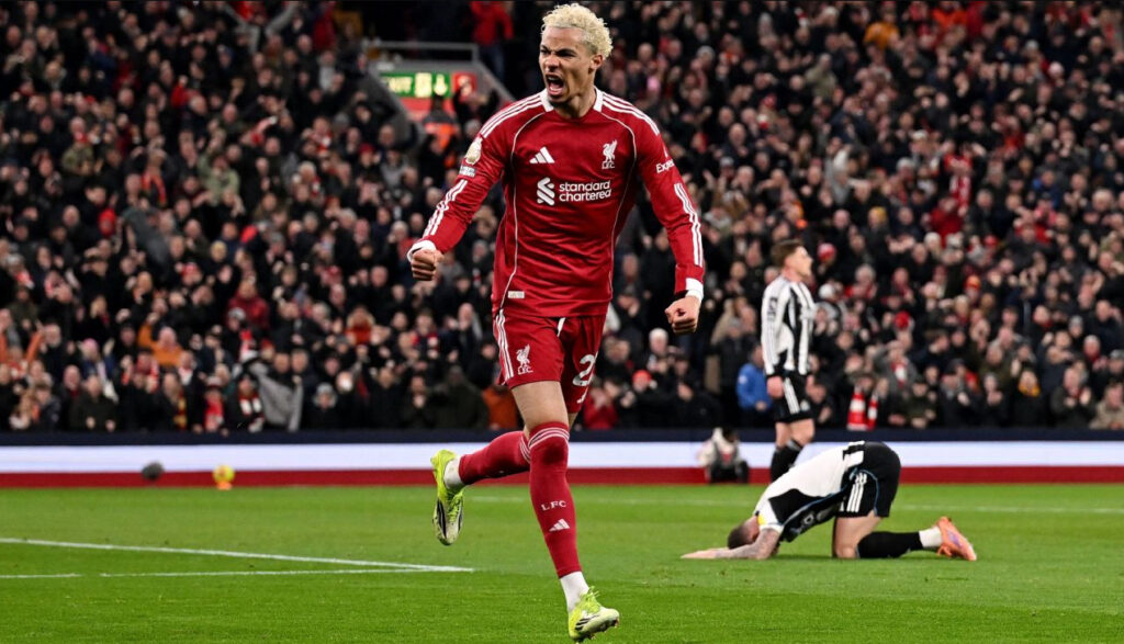 Hugo Ekitike ghi cú đúp chóng vánh trong hiệp một, giúp Liverpool lội ngược dòng đánh bại Newcastle với tỷ số 4-1.