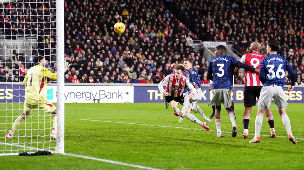 Keane Lewis-Potter băng vào đánh đầu nối chuẩn xác, gỡ hòa 1-1